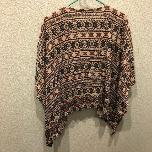 Angie size small kimono. - Picture 5 of 5